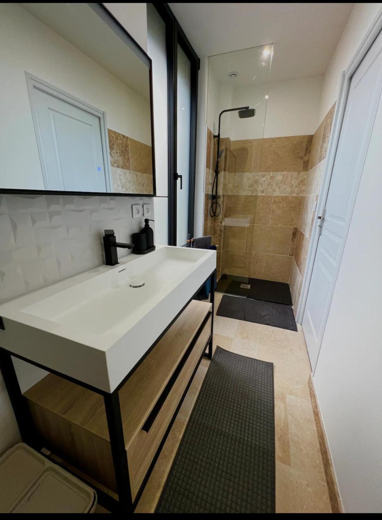 La Maison Du Faubourg Jacuzzi วิทรี เลอ ฟรองซัวส์ ภายนอก รูปภาพ